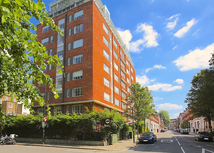 Roland House Aparthotel London